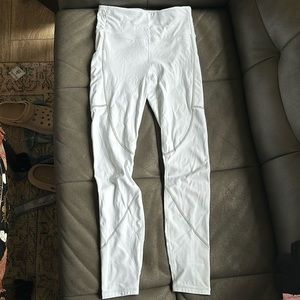 Fabletics Women’s White Cropped Leggings size small